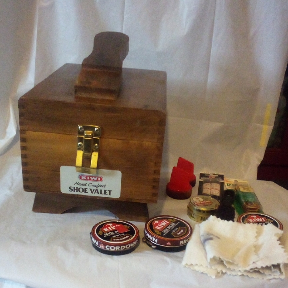 Kiwi Wood High Quality Shoe Valet With Polish, Brushes & Cloths 10" X 8"